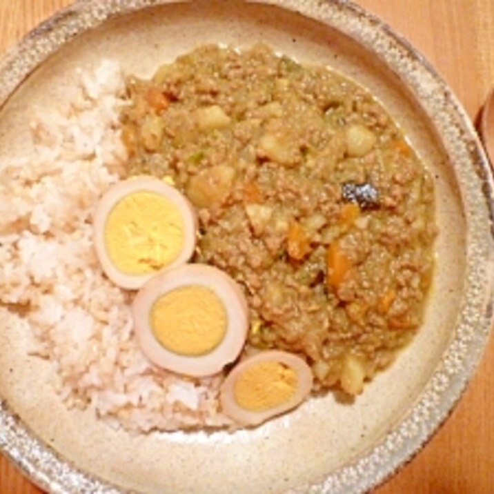 野菜たっぷりひき肉カレー。